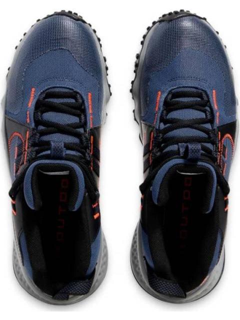 BOTA HIKER UA CHARGED MAVEN TREK WP GRIS UNDER ARMOUR MEXICO