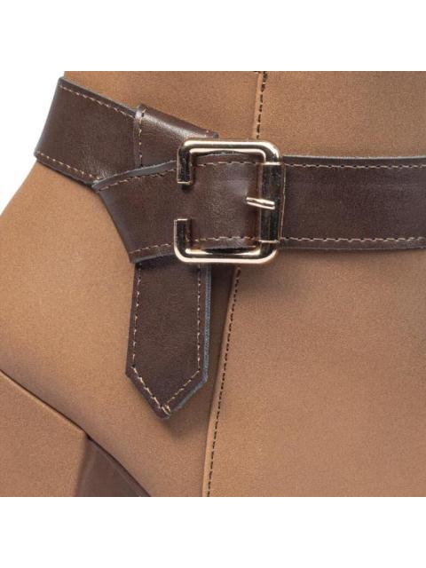 BOTA TEXANA ANTE HEBILLA TACON ANCHO CAMEL TIERRA BENDITA