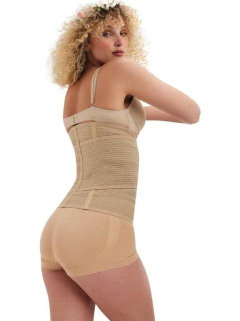 FAJA DAMA NUDE LOVE TO LOUNGE