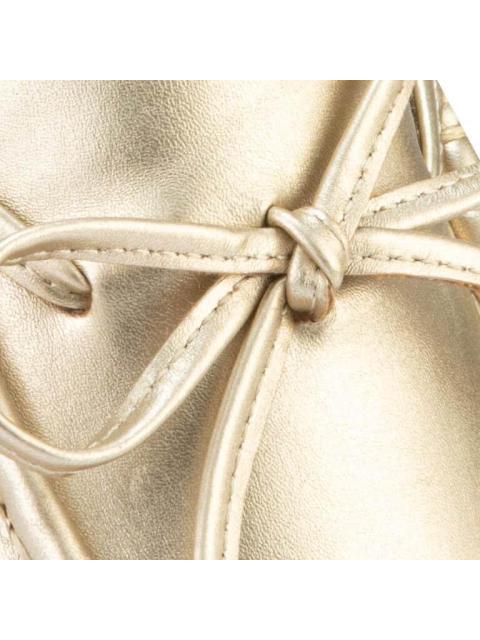 MOCASIN METALICO CON MOÑO ORO SHOSH
