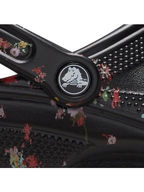 SANDALIA CLASSIC DITSY FLORAL NEGRO CROCS